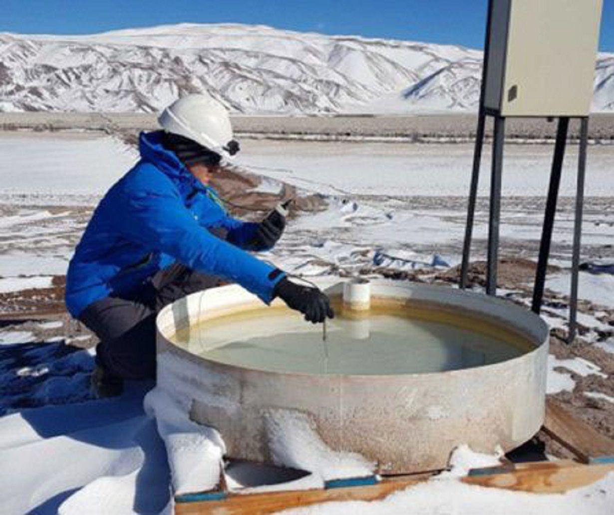 Unse- la Caacutetedra Libre Laudato Si abordaraacute la problemaacutetica del litio