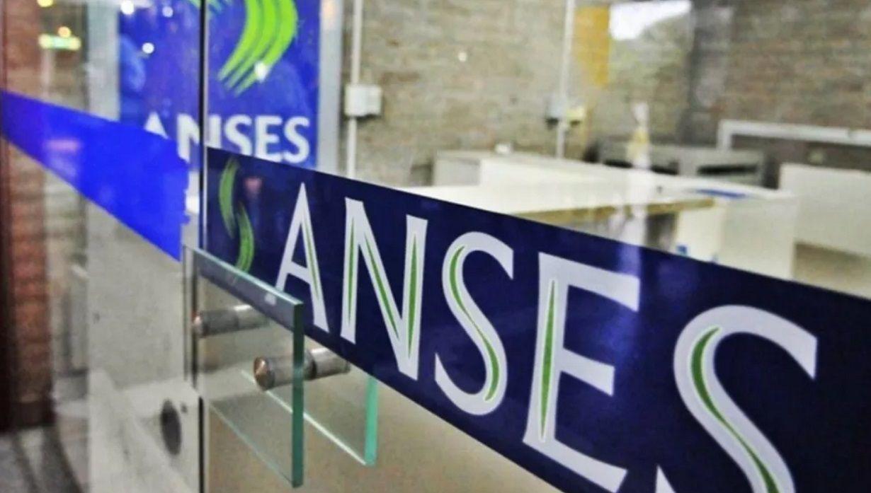 El Gobierno oficializoacute el pago de refuerzo a las jubilaciones y pensiones de la Anses