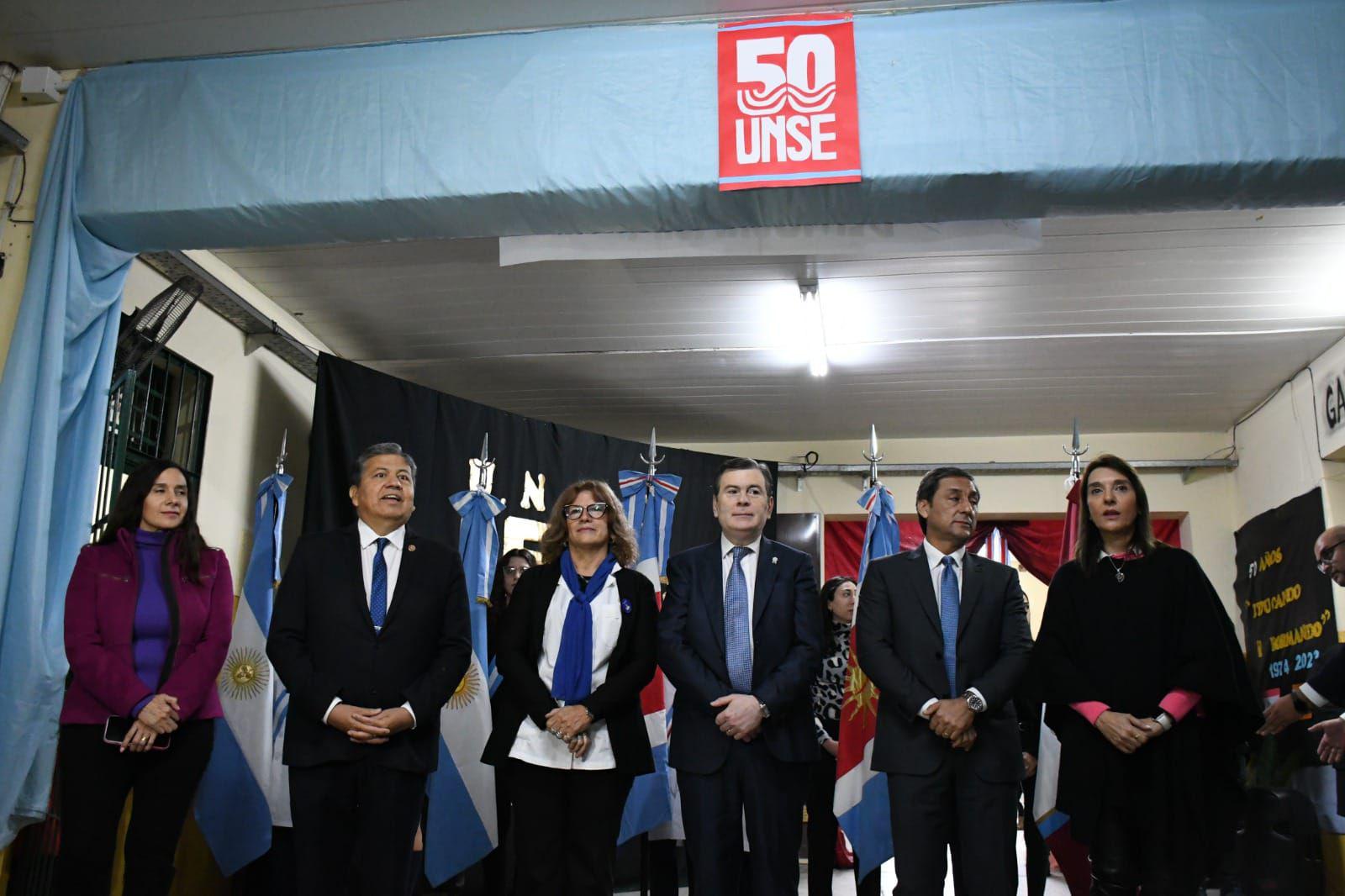 Zamora participoacute del homenaje de la Escuela Ricardo Rojas primera sede de la Unse