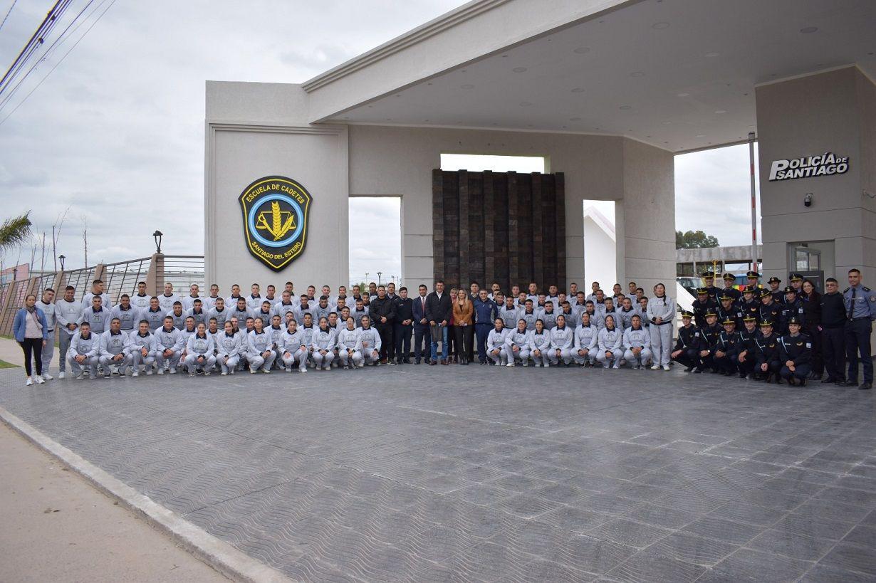 Cadetes de la Escuela de Tucumaacuten realizaron una visita institucional a Santiago del Estero