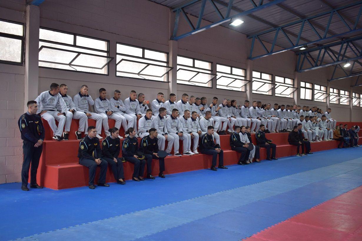 Cadetes de la Escuela de Tucumaacuten realizaron una visita institucional a Santiago del Estero