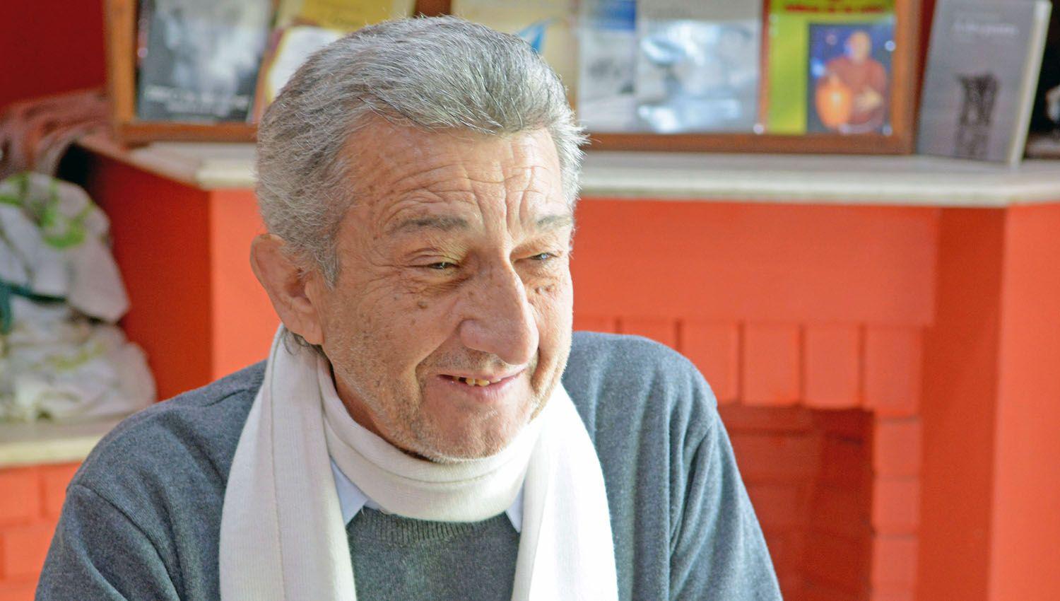 Saacutetira y aforismos en la mirada de un escritor santiaguentildeo