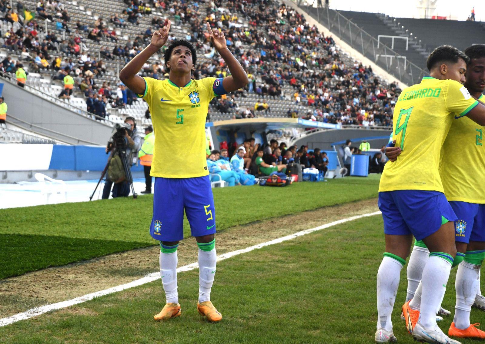 Brasil se metioacute en cuartos de final y se mediraacute con Israel