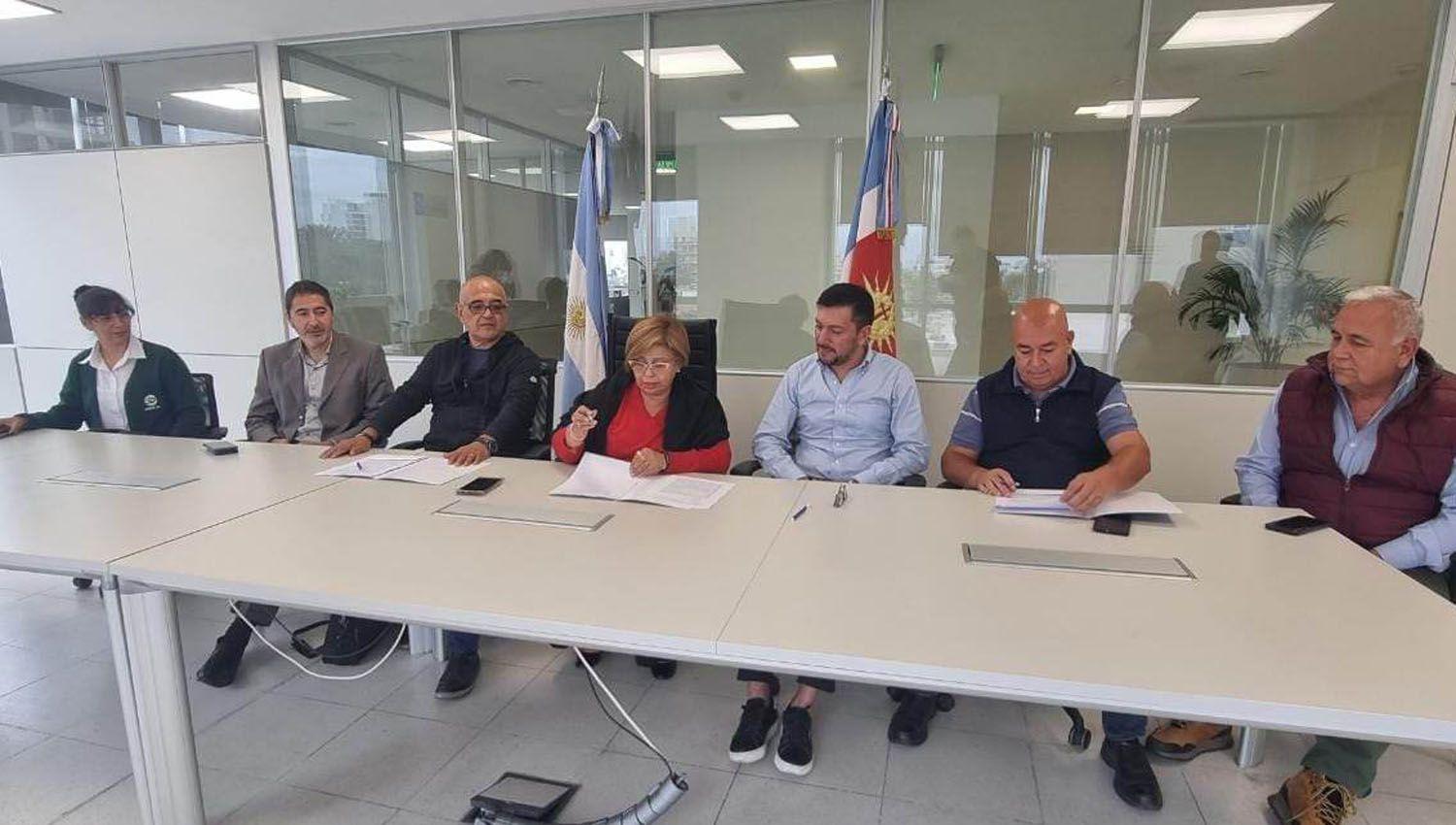 Firma de Convenio Marco con asociaciones sindicales de la provincia