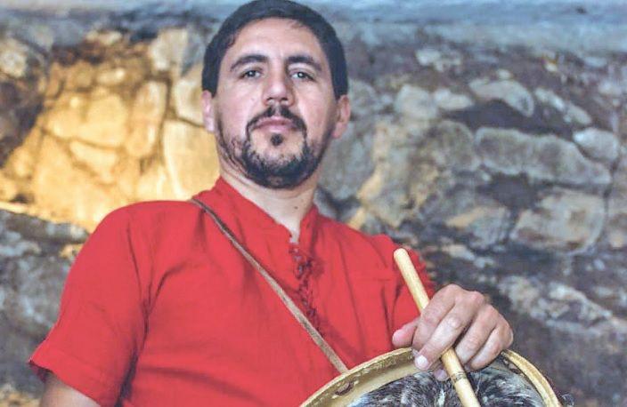 TRABAJO Emilio en su currículum se destaca que acompañó a artistas como Jorge Rojas y Roxana Carabajal entre otros