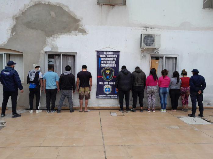 CONTRA LA PARED El grupo atacó a la policía a tiros y pedradas el martes a la mañana en Villa Balnearia