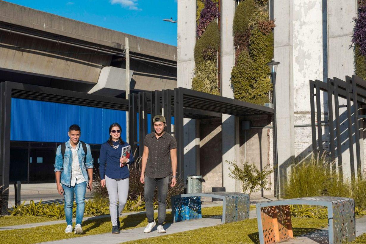 Estudiantes santiaguentildeos pueden anotarse en becas para cursar en universidades de todo el paiacutes