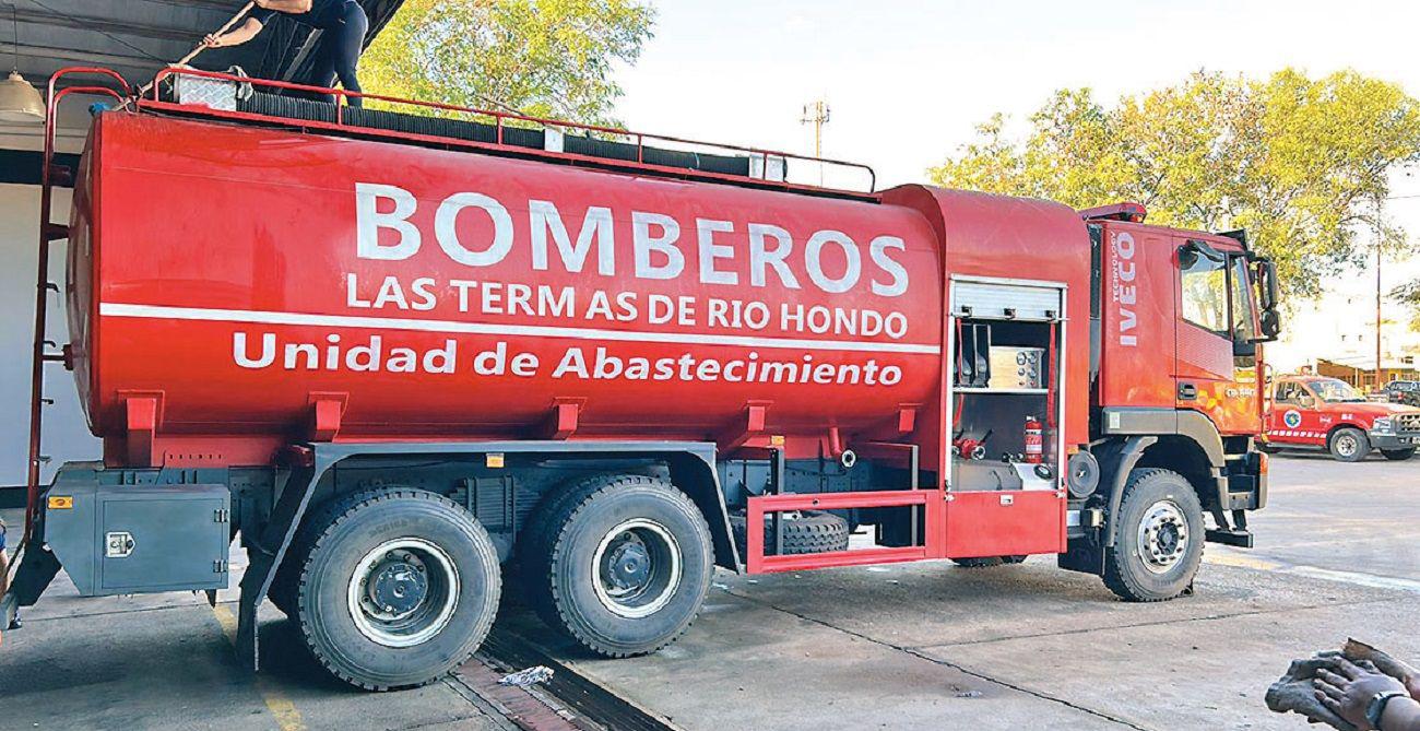 Bomberos Voluntarios presentoacute su autobomba urbana pesada 0 km