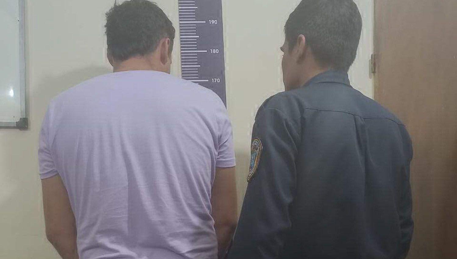 Mientras la policiacutea lo buscaba volvioacute a la casa de su ex y la amenazoacute