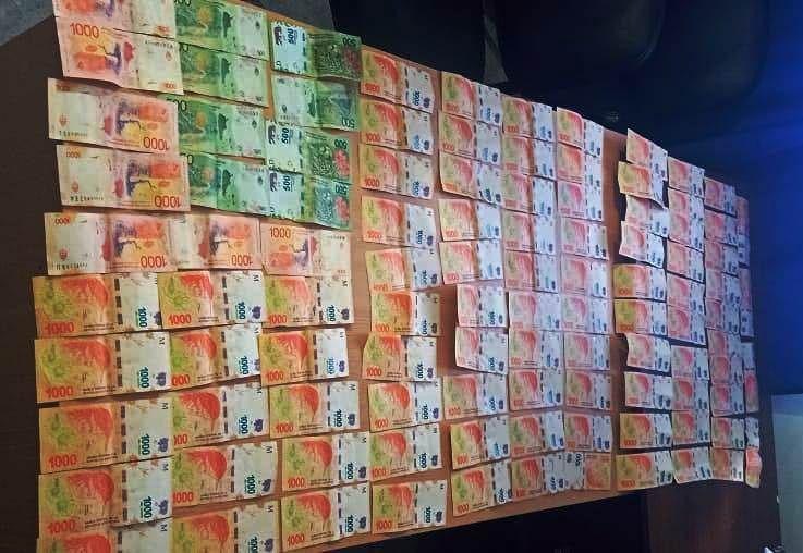 La policiacutea logroacute recuperar la suma de 100 mil que le habiacutean robado a una vecina del interior