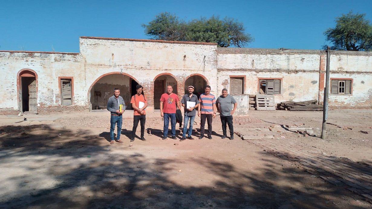 VISITA Arquitectos Iv�n Kustich Diego Peralta y Lucio Rinaudo de la UNC recorrieron el predio y la casona

