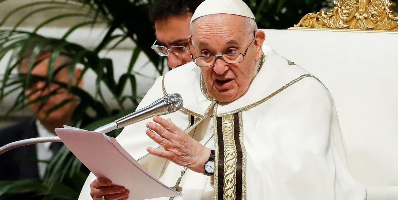 El papa Francisco comenzoacute una dieta semiliacutequida tras ser operado del abdomen