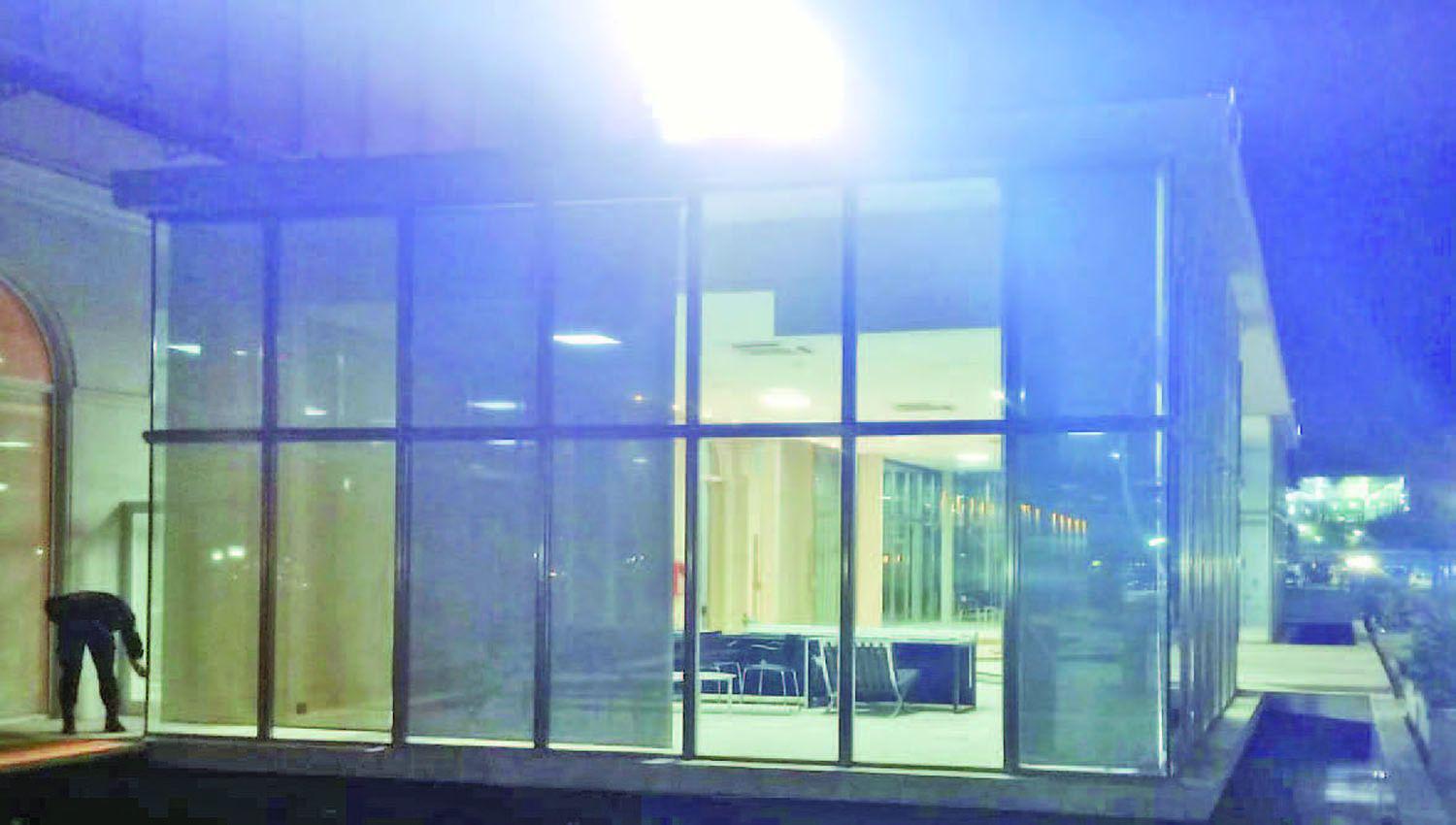 Patota juvenil provocoacute dantildeos en el Foacuterum con una laja de cemento