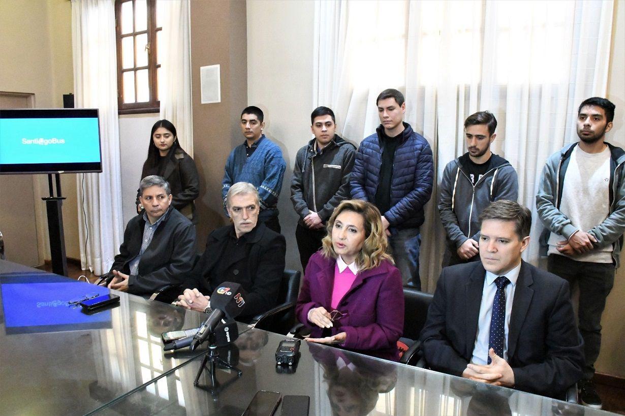 Fuentes presentoacute Santiago Bus la app para conocer la ubicacioacuten en tiempo real de los colectivos