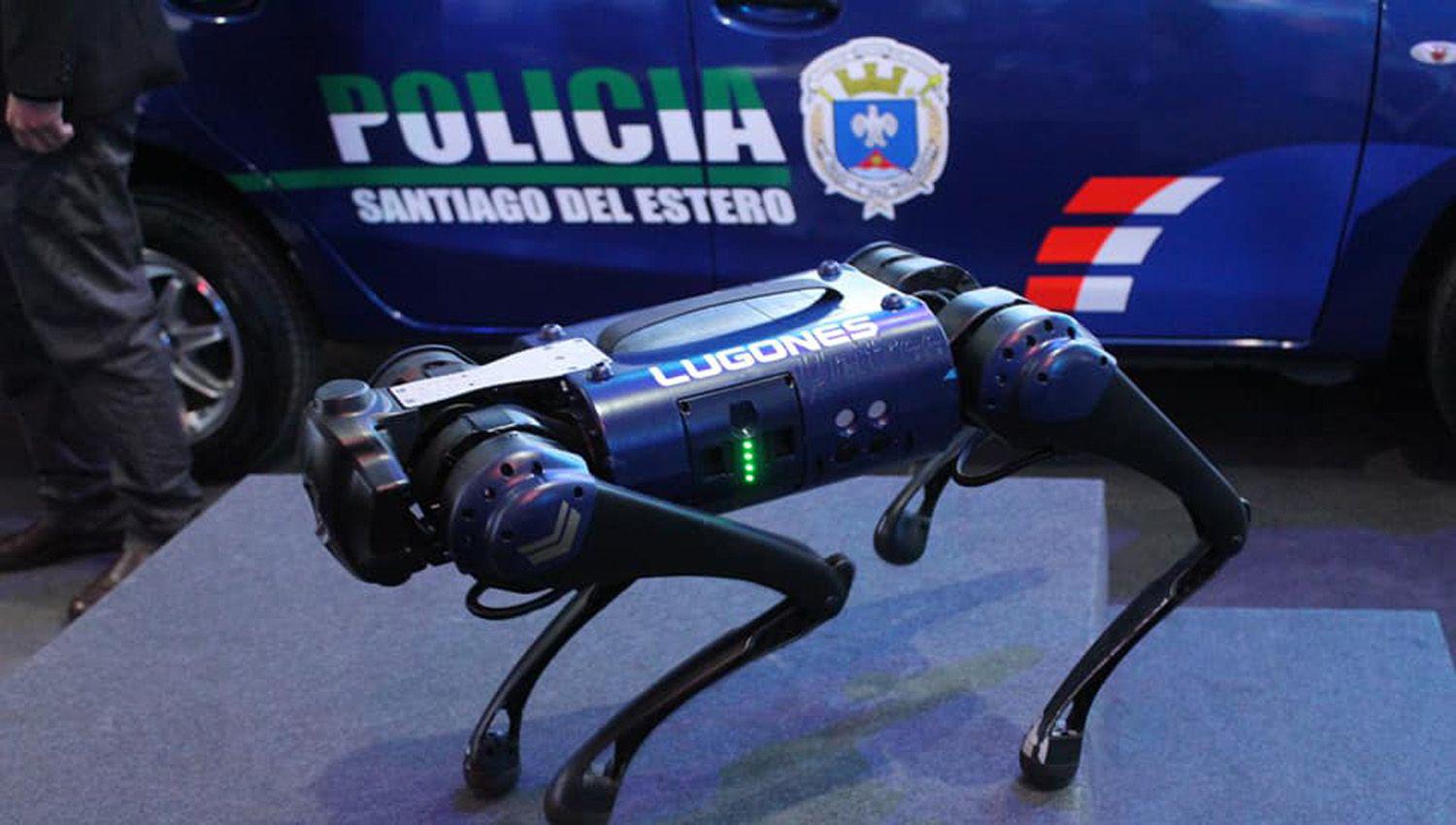Presentaron a ldquoCabo Lugonesrdquo el primer robot de la policiacutea de Santiago del Estero