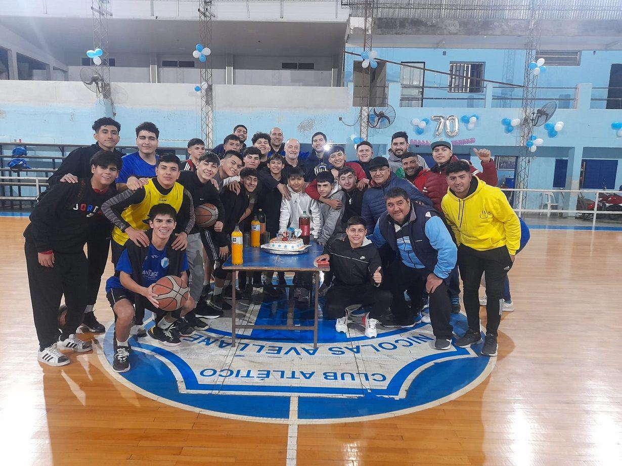 El Club Nicolaacutes Avellaneda celebroacute sus 70 antildeos de vida institucional