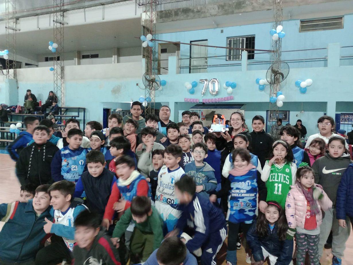El Club Nicolaacutes Avellaneda celebroacute sus 70 antildeos de vida institucional