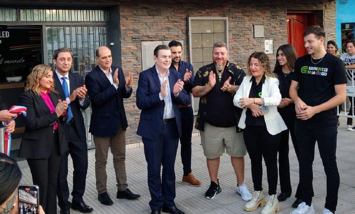 Zamora participoacute de la inauguracioacuten de la planta del Grupo Uno Led