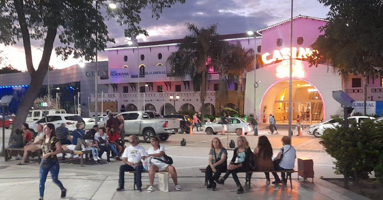 Miles de turistas visitan Las Termas de Riacuteo Hondo el fin de semana