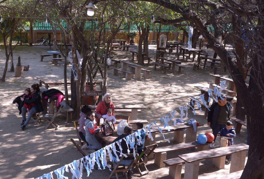 El Patio del Indio Froilaacuten se va poniendo a punto para la XXI Marcha de los Bombos