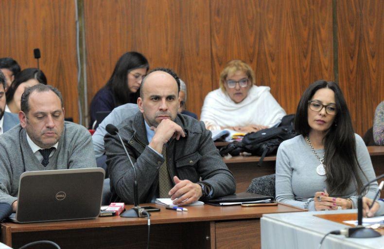 Piden condenas de 6 antildeos para 3 imputados por afer insulina