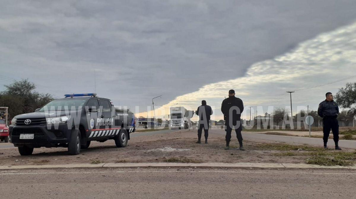 Transportistas autoconvocados cortan la ruta por tiempo indefinido en Quimiliacute
