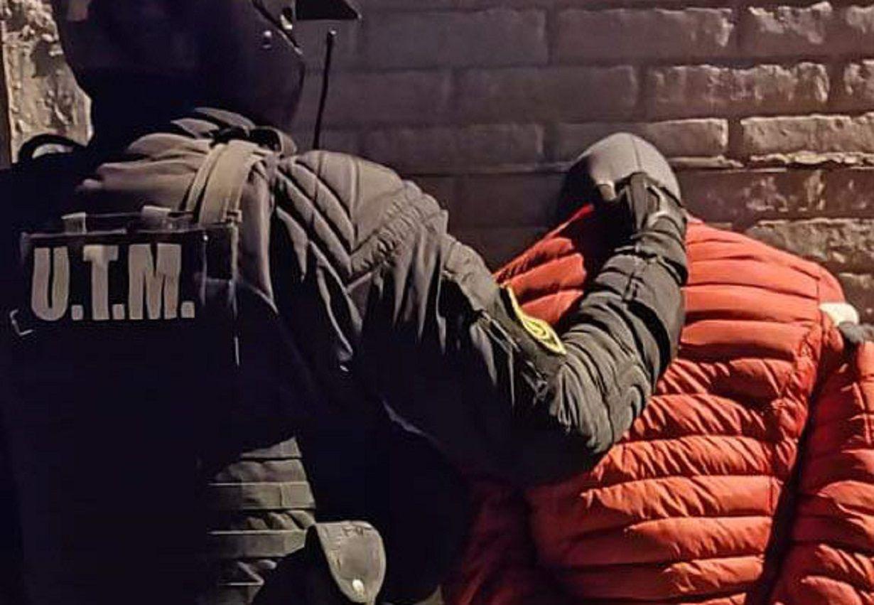 Salioacute a fumar regresoacute y le dio una despiadada golpiza a su pareja