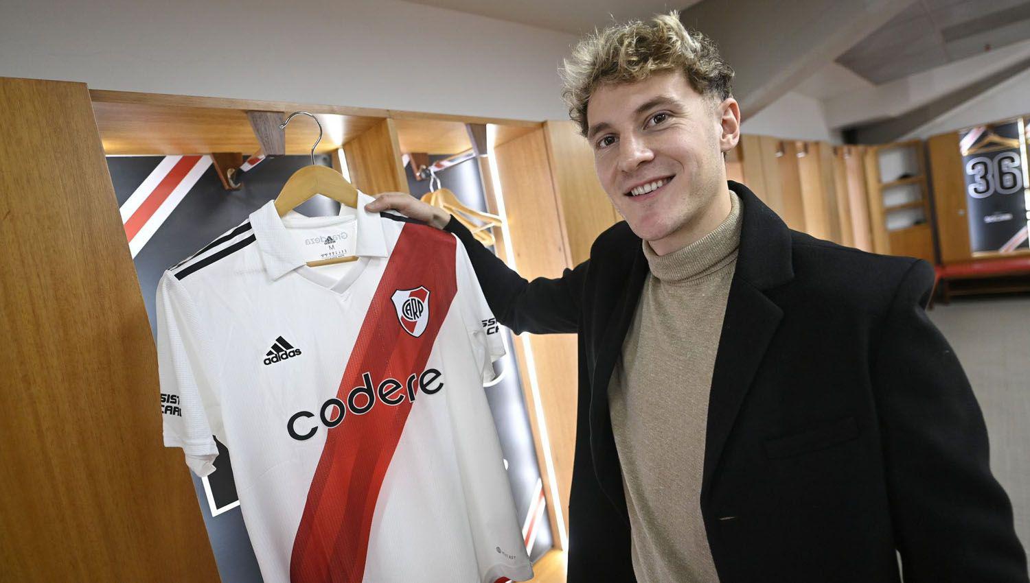River Plate oficializoacute la llegada del delantero Facundo Colidio