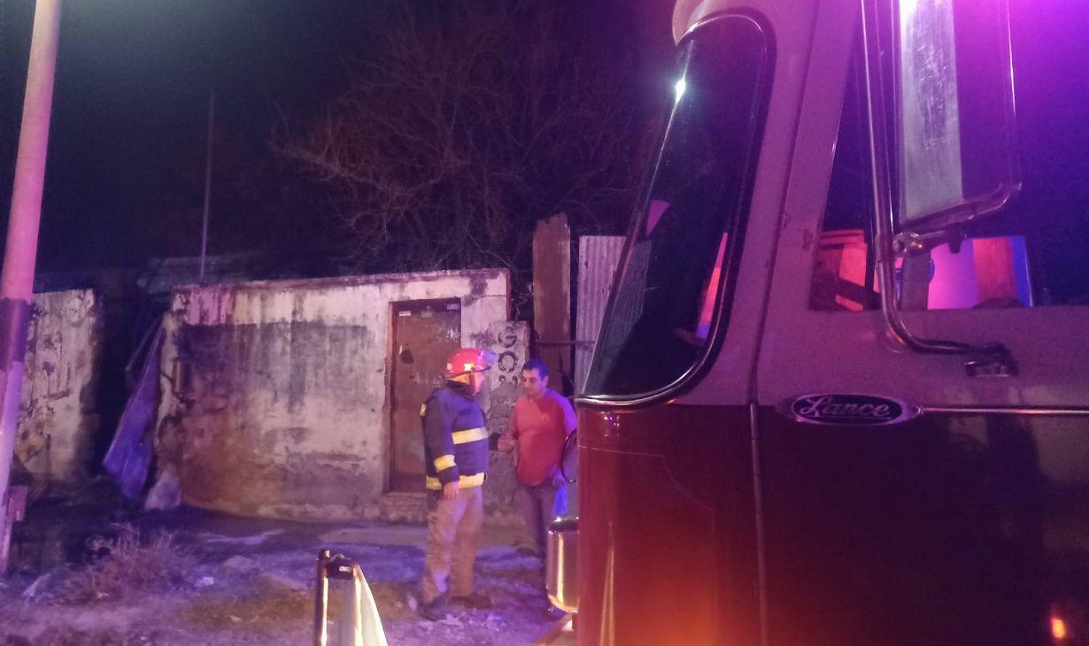 VIDEO  Voraz incendio en una casa con depoacutesito de chatarra alertoacute a vecinos del barrio Belgrano