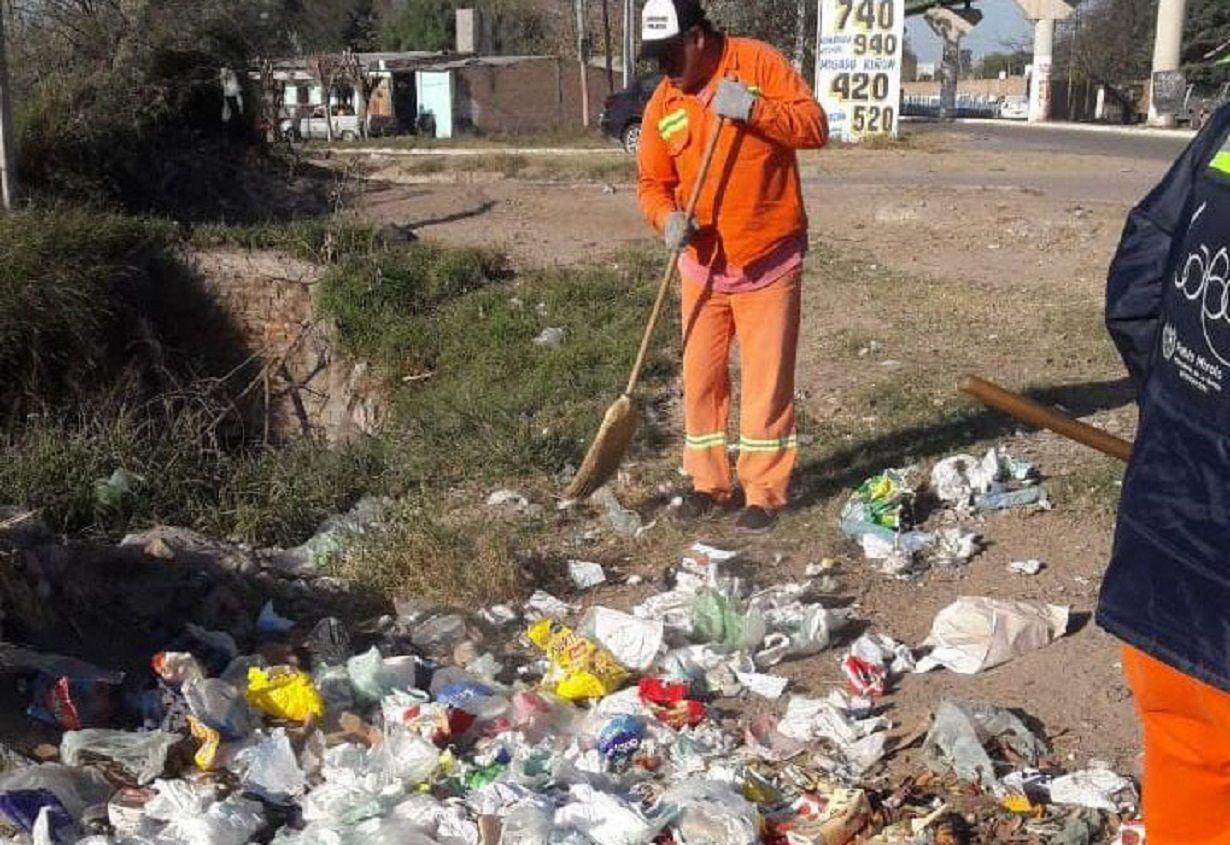 TAREAS Las distintas reas trabajaron en forma conjunta durante el fin de semana para limpiar la ciudad