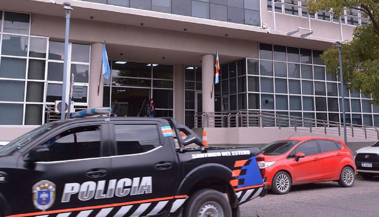 Viacutectimas y querellantes atribuyen supuesta estafa de casi  50000000 al Cositorto santiaguentildeo