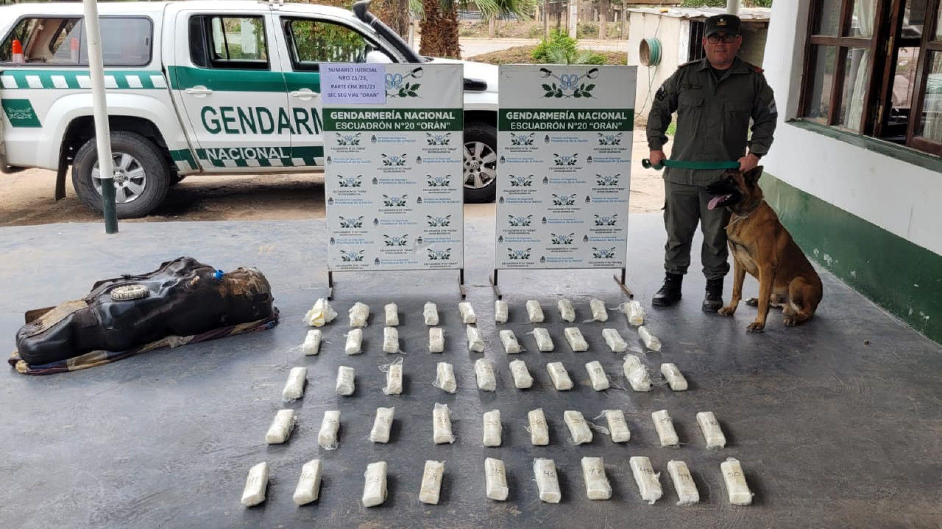 Monte Quemado- Gendarmeriacutea secuestroacute 30 kilos de cocaiacutena y detuvo a tres personas