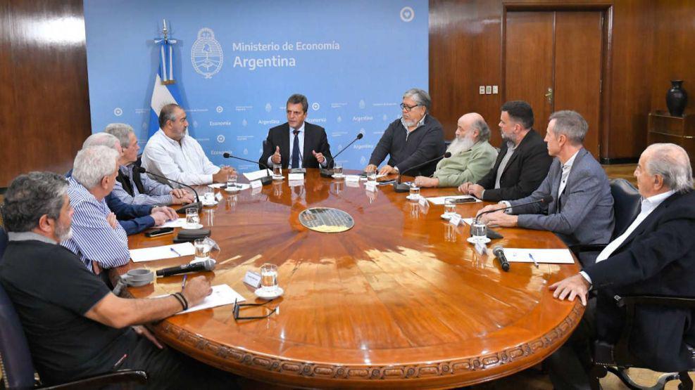 La CGT acompantildeoacute la medida anunciada por Sergio Massa para trabajadores