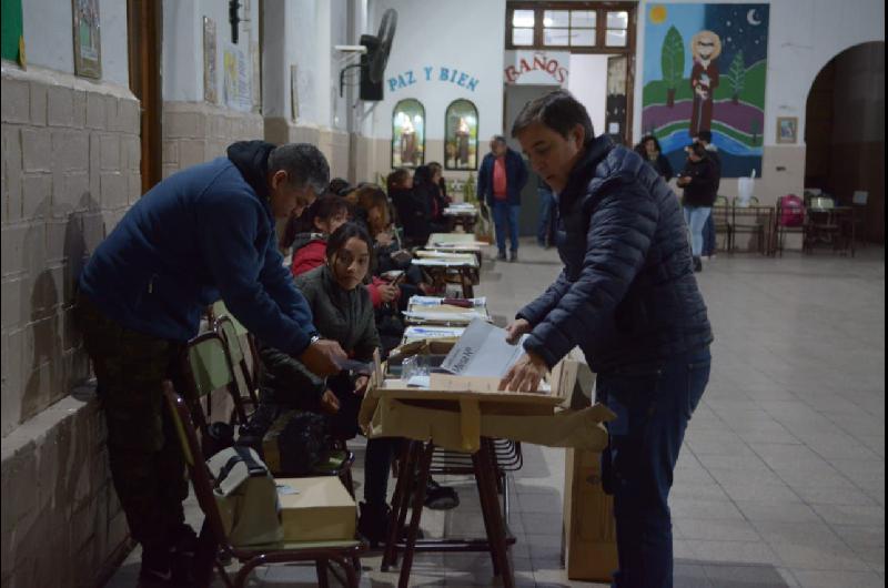 Demoras en la apertura de centros de votacioacuten
