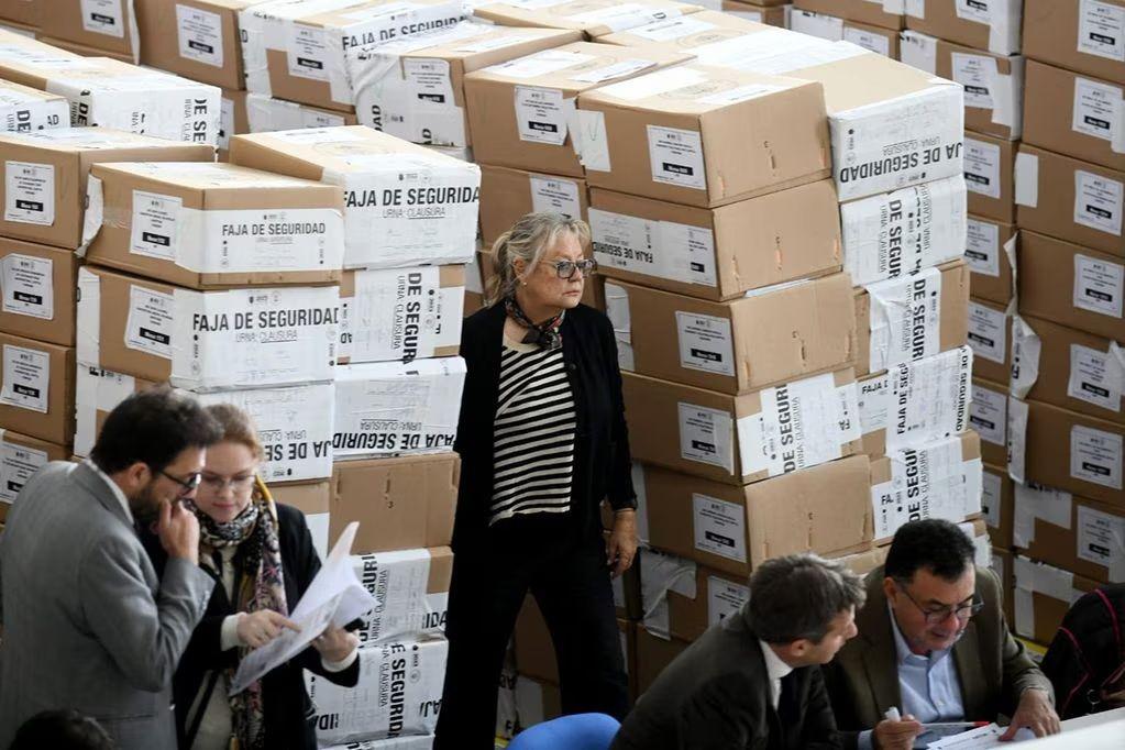 Cerraron los comicios y comenzoacute el escrutinio- doacutende y a queacute hora podraacuten verse los resultados