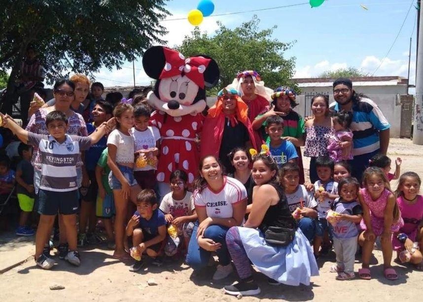 Ayuacutedanos a ayudar llevaraacute felicidad al Hogar de Nintildeos Eva Peroacuten