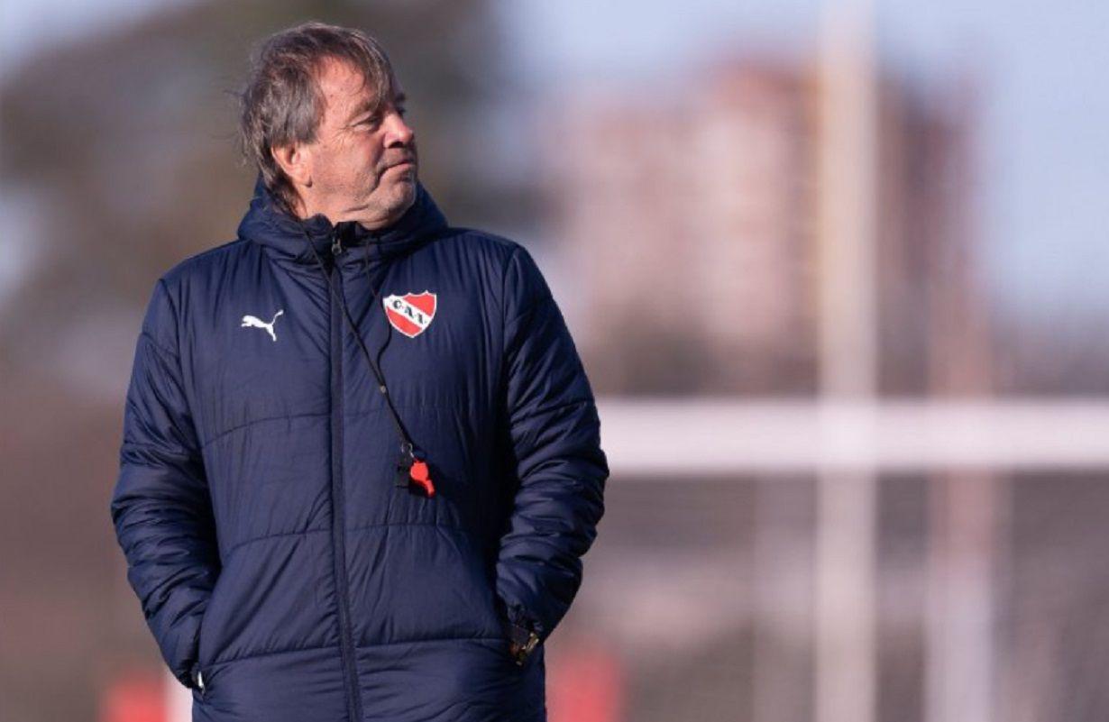 Ricardo Zielinski renuncioacute como DT de Independiente