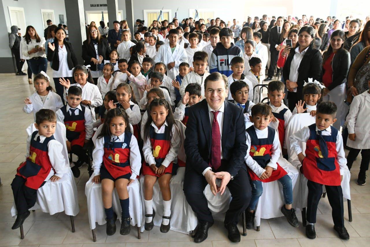 Zamora inauguroacute dos establecimientos educativos y entregoacute viviendas sociales en el dpto Figueroa