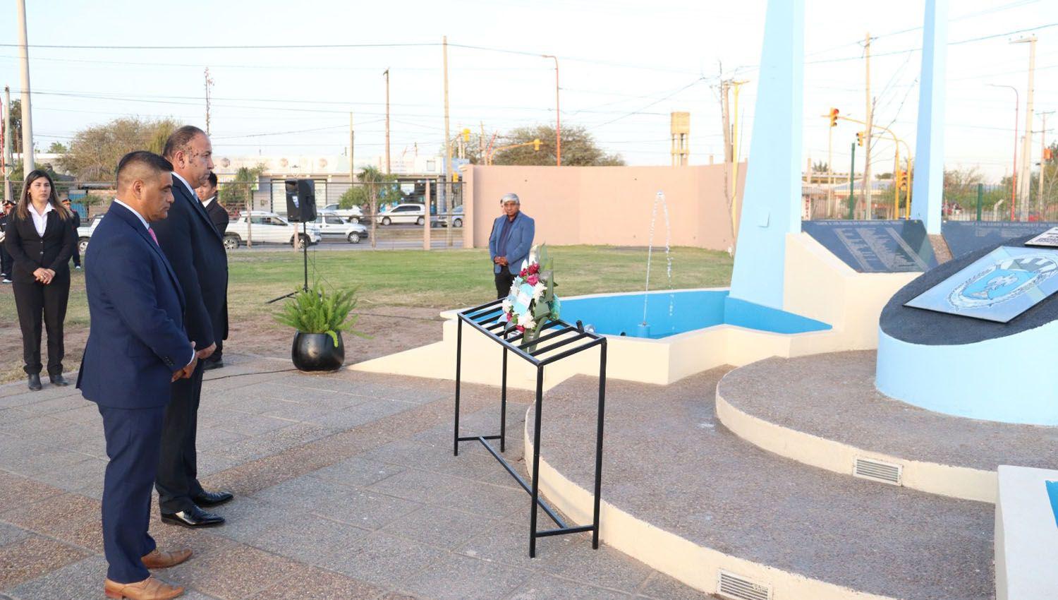 La Policiacutea realizoacute un sentido homenaje a los caiacutedos en el cumplimiento del deber