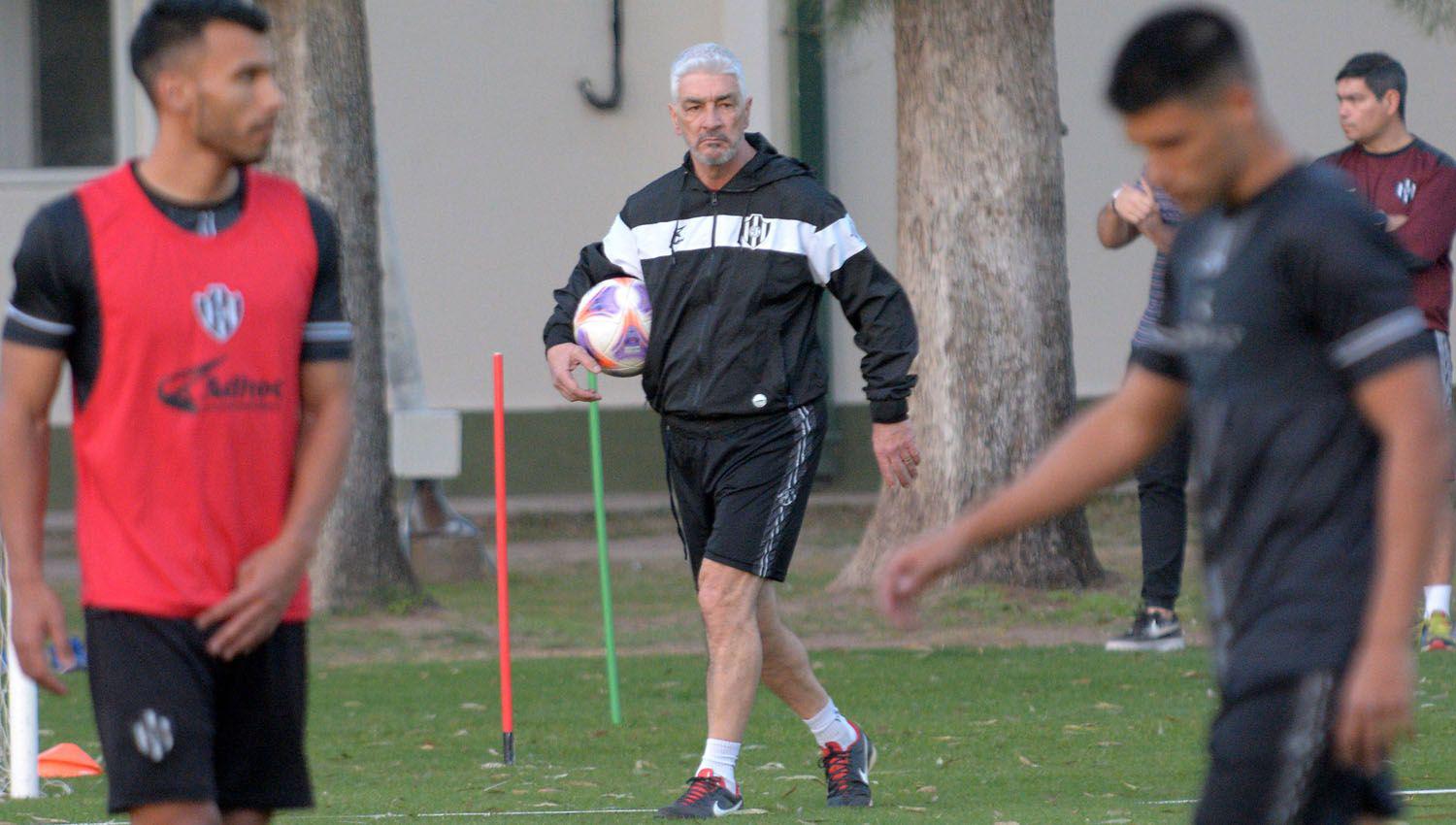 De Felippe prepara tres variantes en el equipo para jugar mantildeana en Mendoza