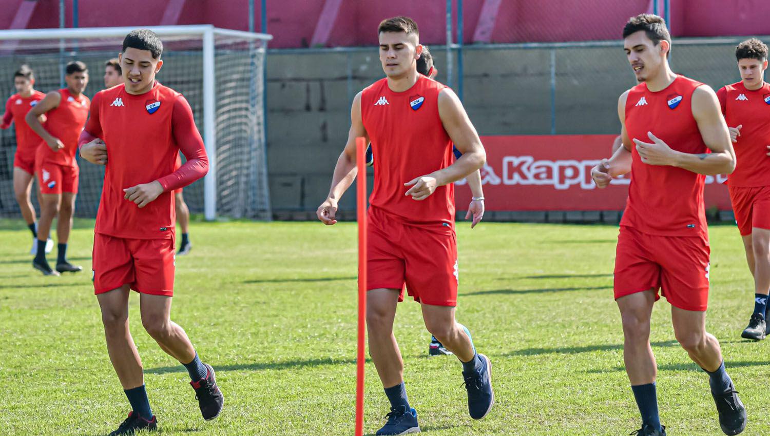 Christian Ocampos (centro) ser el delantero de Central que necesita goles para salir del fondo