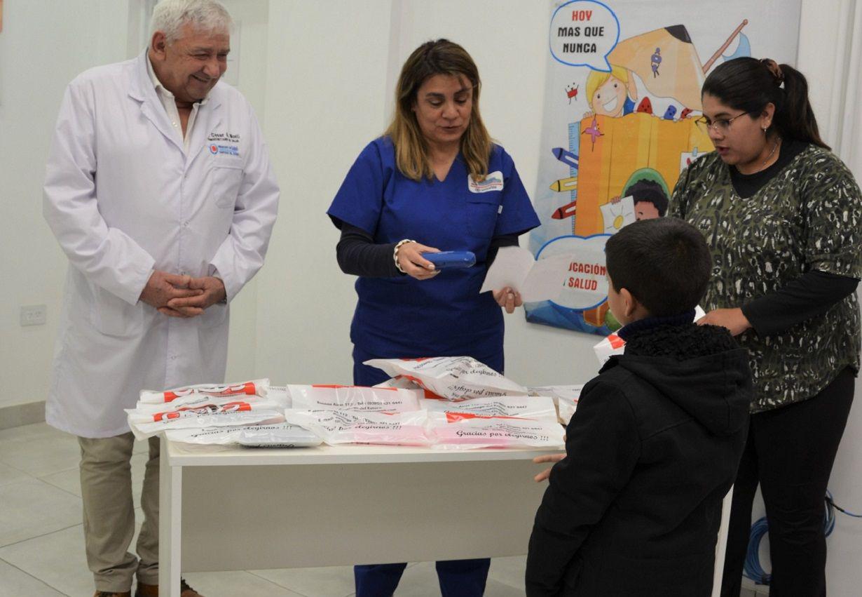 Nintildeos santiaguentildeos accedieron a anteojos para mejorar su calidad de vida