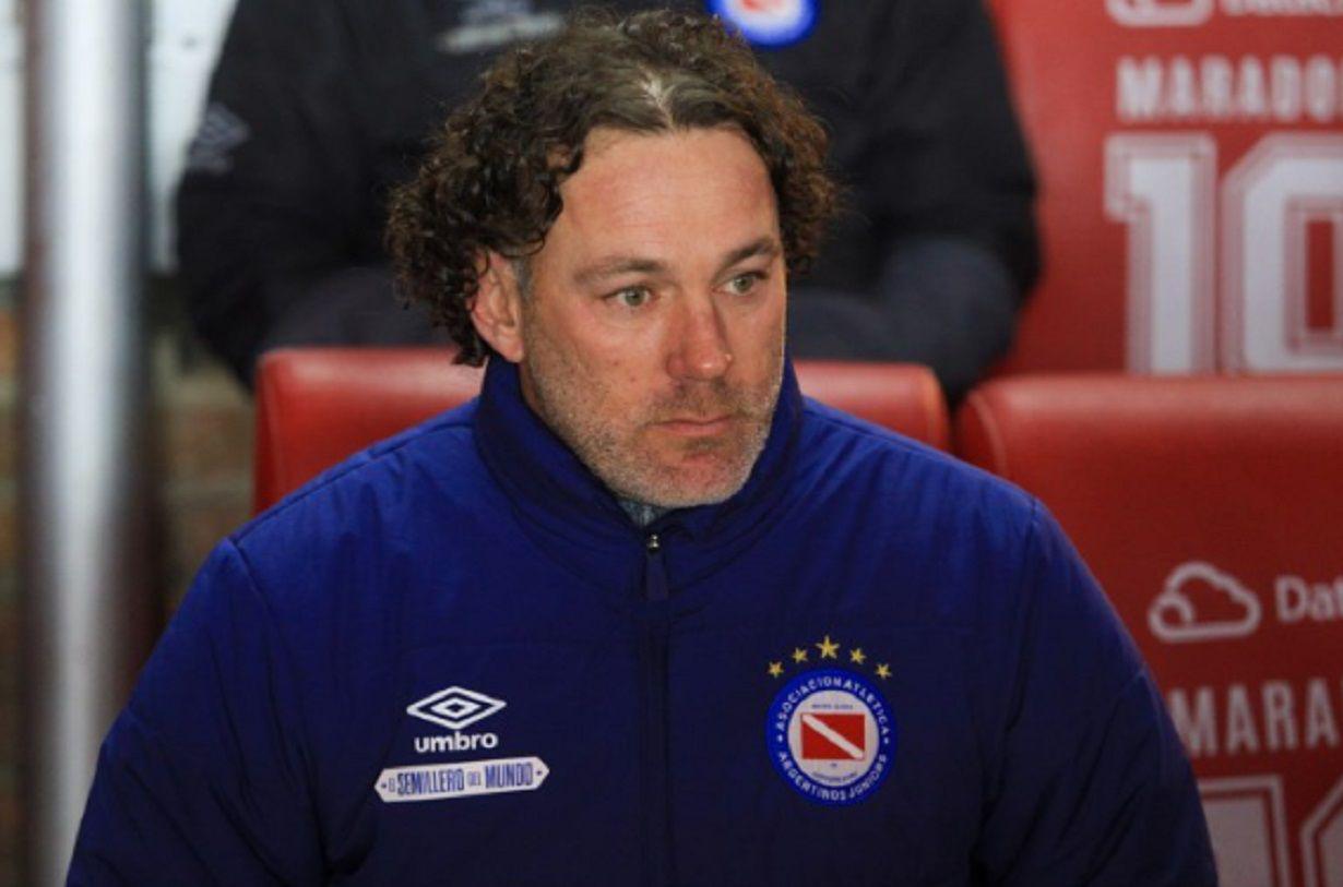 Milito renuncioacute como DT de Argentinos Juniors tras quedar eliminados de la Copa Argentina