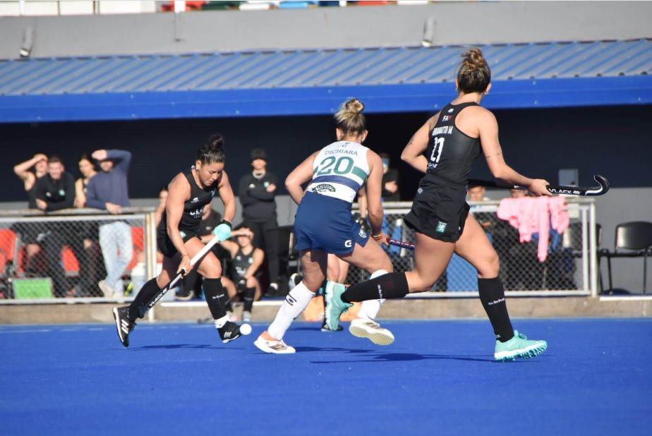 Suacuteper 8 de hockey tuvo un comienzo a puro gol en el Polideportivo