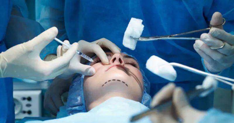 CUIDADOS Las cirugías pl�sticas las debe realizar un profesional especializado y en un lugar autorizado