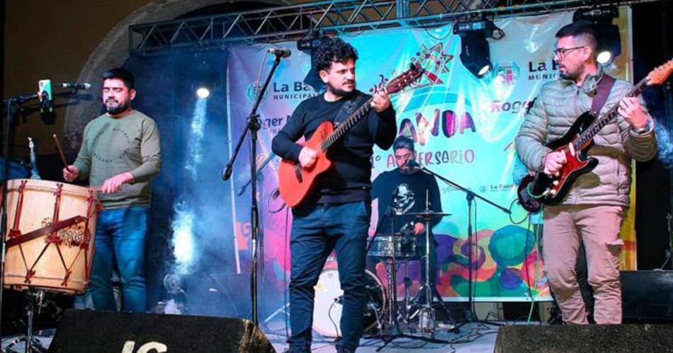 EN VIVO- La Banda vive a pleno los shows por su 111ordm aniversario