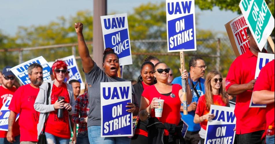 General Motors Ford y Stellantis iniciaron huelga