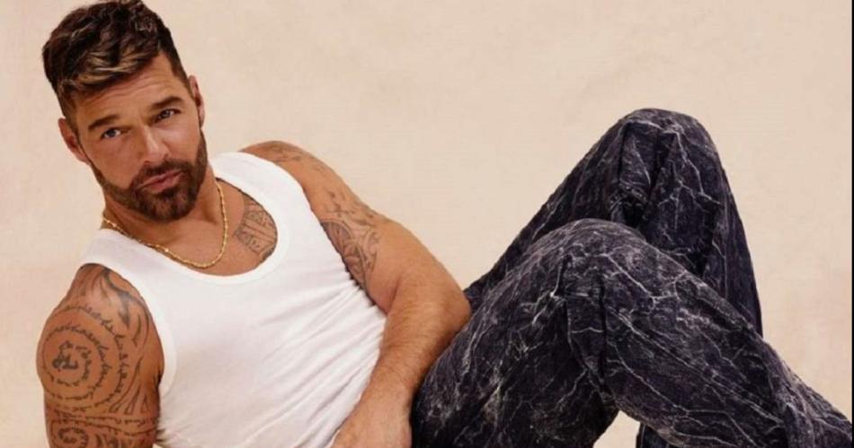 Ricky Martin posoacute totalmente desnudo y ardieron las redes