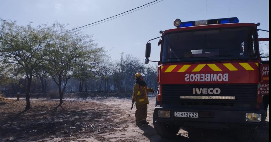 Un incendio de grandes proporciones casi pone en riesgo una finca en El Zanjoacuten