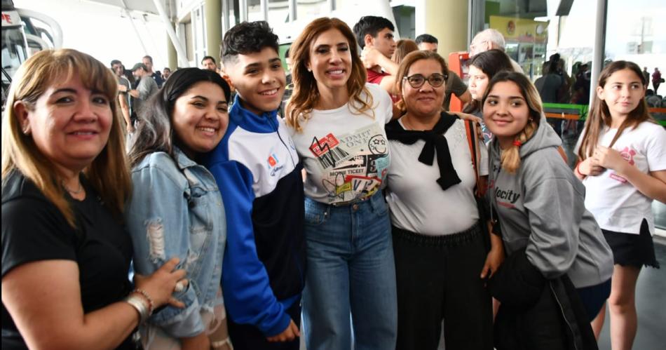 Partioacute la delegacioacuten santiaguentildea para participar en los juegos nacionales juveniles